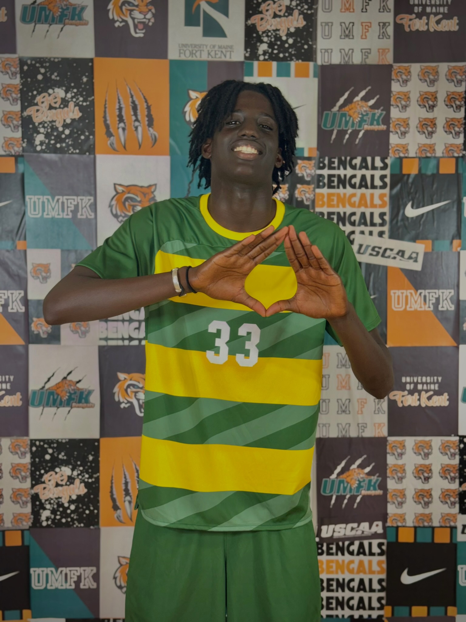 Joueur Next Player en maillot de son équipe universitaire au media day, avant la saison
