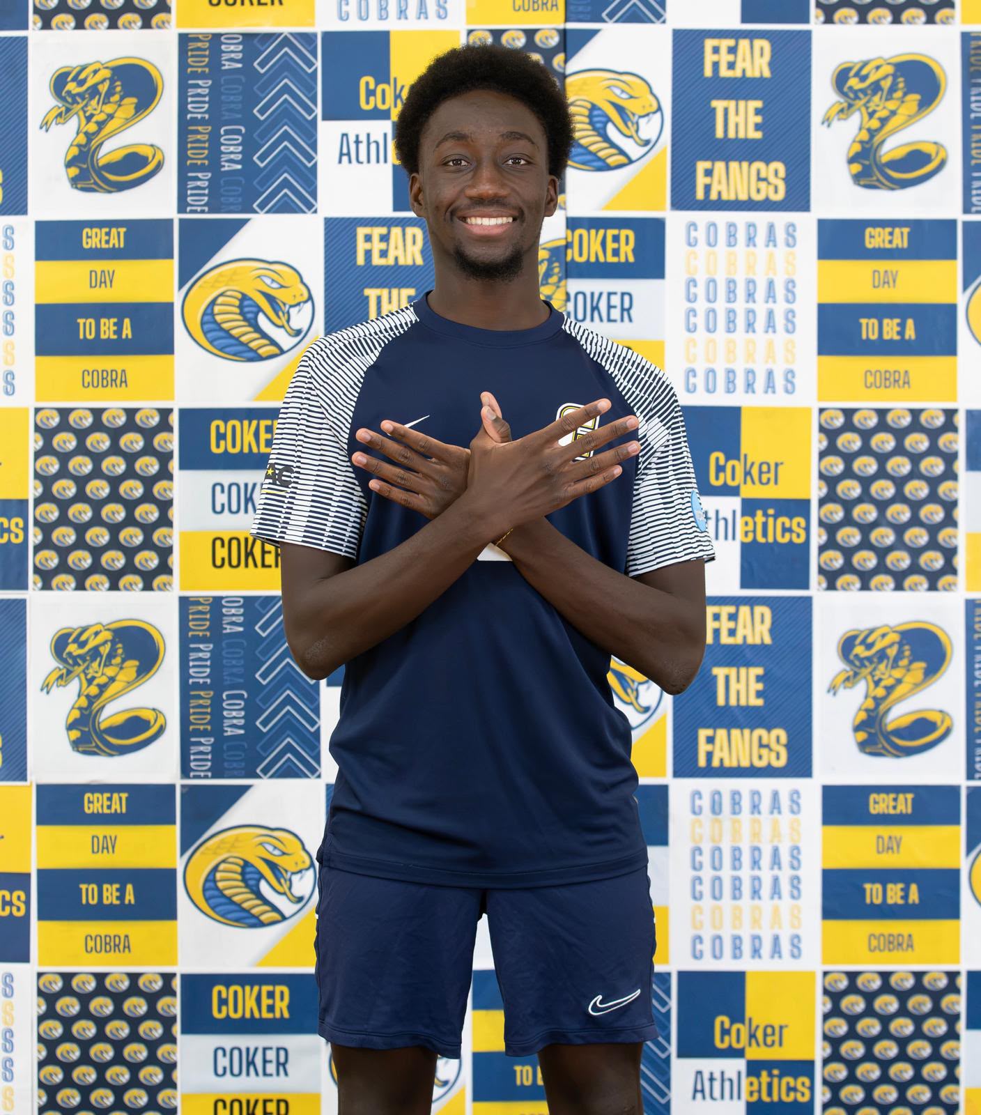 Joueur Next Player au media day de son université, prêt pour la saison de soccer