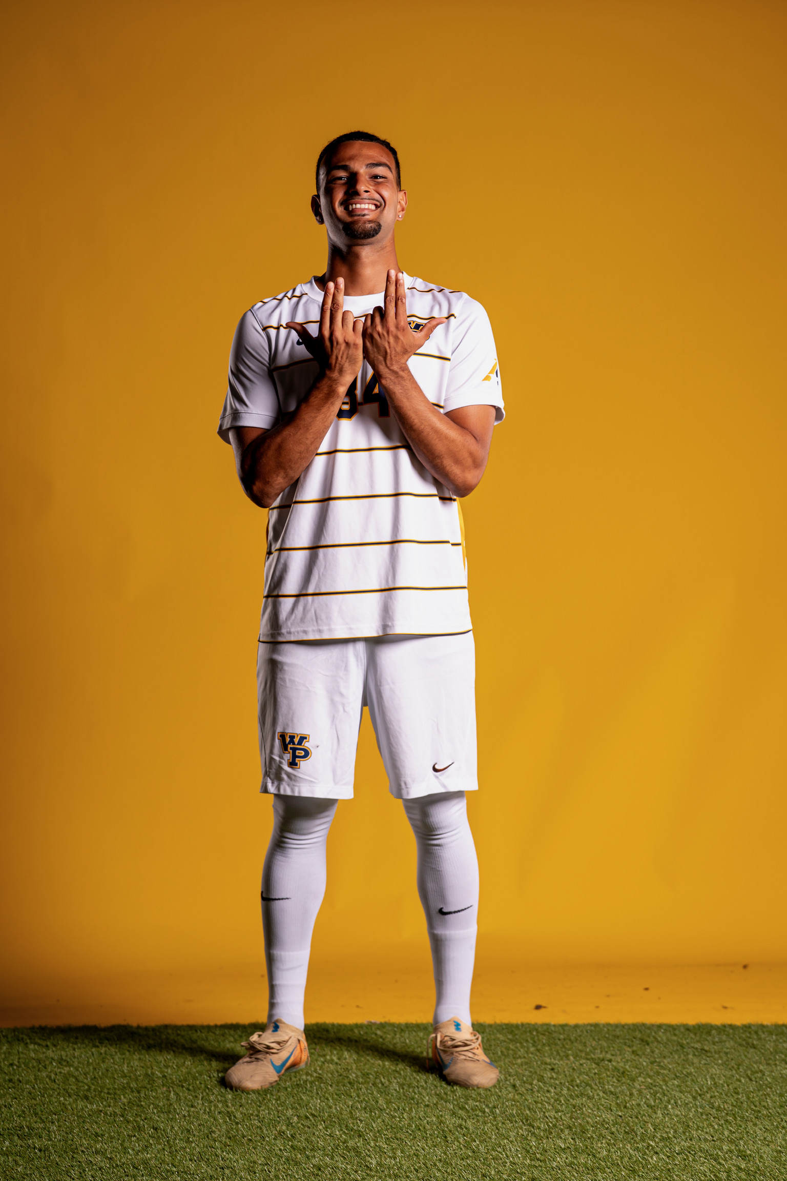 Joueur Next Player au media day de son équipe de soccer universitaire